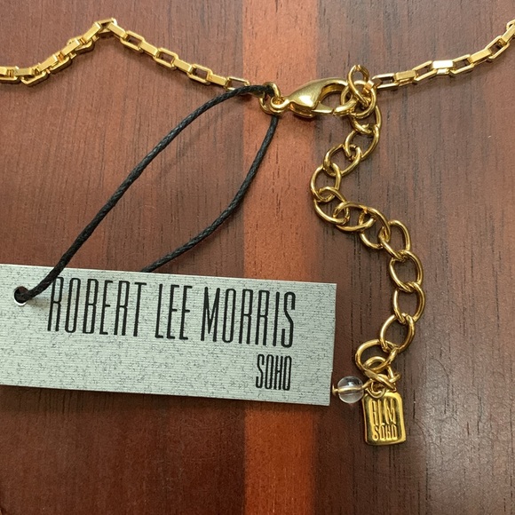 NWT Robert Lee Morris gold tone hammered circle pendant necklace - Picture 3 of 10